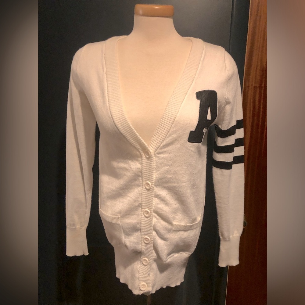DIVA button cardigan with letter